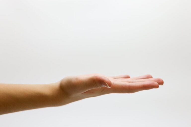 a hand symbolizing granting power of attorney in Iran